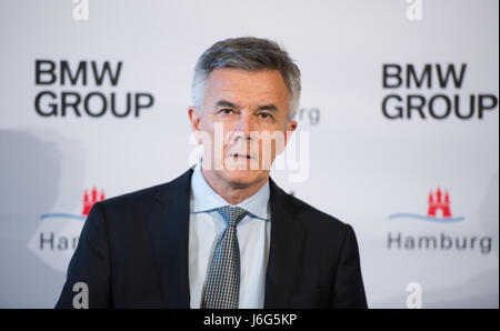 Membre du conseil exécutif du groupe BMW Peter Schwarzenbauer vu dans l'hôtel de ville de Hambourg, Allemagne, 10 mai 2017. Photo : Daniel Reinhardt/dpa Banque D'Images