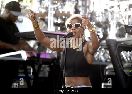 La ville de New York. 19 mai, 2017. Mary J. Blige effectue sur NBC's "Aujourd'hui" du Rockefeller Plaza le 19 mai 2017 dans la ville de New York. Utilisation dans le monde entier | Credit : dpa/Alamy Live News Banque D'Images