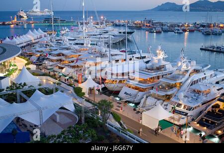 Cannes, France. 15 mai, 2016. Cannes, France - 15 mai 2016 : Atmosphère au Festival de Cannes | utilisée dans le monde entier : dpa Crédit/Alamy Live News Banque D'Images