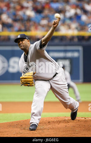 Saint Petersburg, Florida, USA. 21 mai, 2017. Vous VRAGOVIC | fois.New York Yankees CC Sabathia pitcher de départ (52) dans la première manche du match entre les Rays de Tampa Bay et les Yankees de New York au Tropicana Field à Saint-Pétersbourg, en Floride, le dimanche, Mai 21, 2017. Credit : Vragovic/Tampa Bay Times/ZUMA/Alamy Fil Live News Banque D'Images