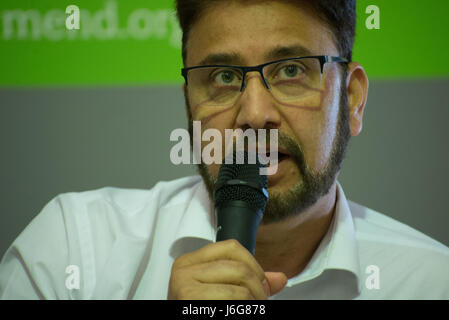 London, UK. 21 mai, 2017. Afzal Khan, DÉPUTÉ EUROPÉEN CBE, du travail de député européen pour le nord-ouest de l'Angleterre et du candidat pour Manchester Gorton circonscription, prend la parole à l'événement d'engagement et de développement musulman "Question de temps avec le Manchester Gorton candidats" à Manchester, Royaume-Uni, le dimanche, 21 mai 2017. La manifestation, organisée par les musulmans, d'engagement et de développement proposé aux gens la possibilité d'interroger les candidats à la Manchester Gorton circonscription sur diverses questions et politiques avant l'élection générale du Royaume-Uni qui se tiendra le jeudi Banque D'Images