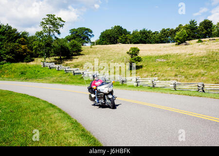 Blue Ridge Parkway Virginia,Appalachian Mountains,Rocky Knob,milepost 170,zone rurale,route,motos moto,vélo vélo vélo vélo vélo, bic Banque D'Images