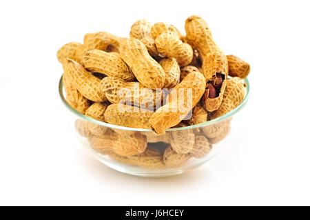 Aliment alimentaire arachides isolés pile tas de moules coquilles snack bol en verre fermer Banque D'Images