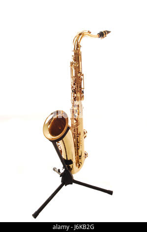 Métallique isolé son saxophone instrument de mesure de couleur laiton investissement méthode Banque D'Images
