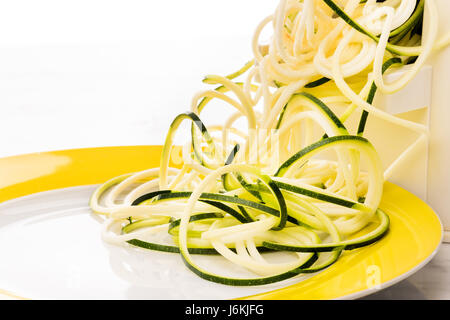 Zoodles décisions spaghettis de légumes Pâtes courgettes bas carb Banque D'Images