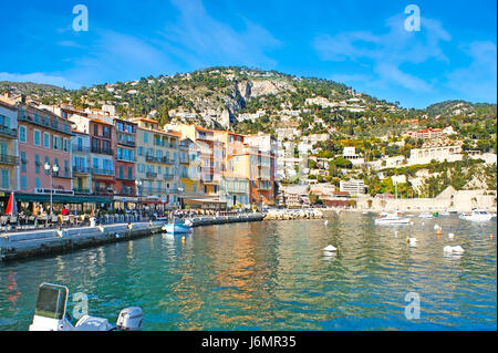 Villefranche-sur-Mer, France - 22 février 2012 : l'ancien village de pêcheurs est devenu aujourd'hui l'endroit idéal, situé à côté de l'Nice et Monaco, sur Banque D'Images