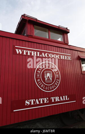 La Withlacoochee State Trail se compose d'un 46 km de l'ancien lit de fer qui a été converti en un multi-usage pavée Sentier récréatif suita Banque D'Images