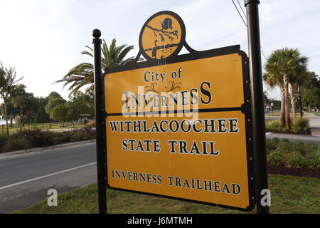 La Withlacoochee State Trail se compose d'un 46 km de l'ancien lit de fer qui a été converti en un multi-usage pavée Sentier récréatif suita Banque D'Images