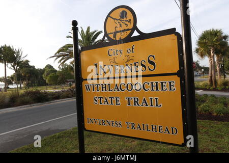 La Withlacoochee State Trail se compose d'un 46 km de l'ancien lit de fer qui a été converti en un multi-usage pavée Sentier récréatif suita Banque D'Images