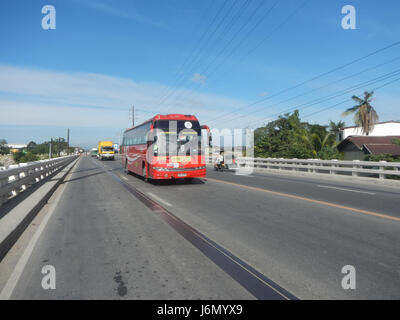 09889 Santa Maria Bulacan Bridge 37 Lalakhan La route de contournement de Santa Clara Santa Maria River Banque D'Images