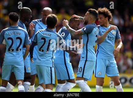 Manchester City's Fernandinho célèbre marquant son quatrième but côtés au cours de la Premier League match à Vicarage Road, Watford. Banque D'Images