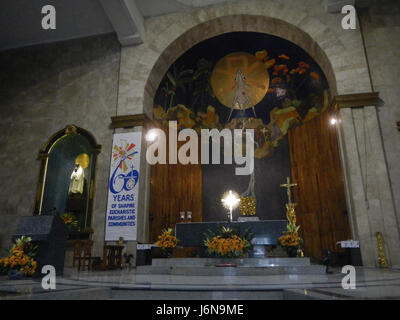 La « notre Dame du pilier » de Pierre-Julien Eymard est une sculpture religieuse située dans l'église Santa Cruz de Manille. La pièce dépeint la Vierge Marie tenant l'enfant Jésus, encapsulant les thèmes de la maternité, de la foi et de la dévotion dans une tradition artistique catholique classique. Banque D'Images