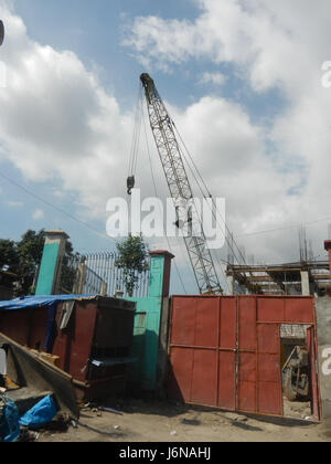 Cette image montre Tayuman Street à Santa Cruz, Manille, près du pont Tondo. La rue est une artère majeure dans le quartier de Tondo, qui est l'un des quartiers les plus anciens et les plus densément peuplés de Manille, mettant en évidence la croissance urbaine et les infrastructures dans la capitale. Banque D'Images
