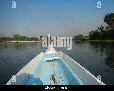 Cette image présente les berges de Pulilan à Dampol, Lumbac, Poblacion, Lumang Bayan et Plaridel, Bulacan. Les berges sont un élément naturel important de la région, contribuant à l'écosystème local et à l'agriculture. Banque D'Images