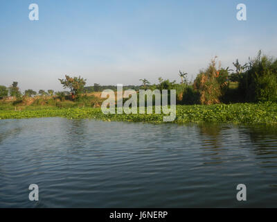 Une image représentant les rives de Pulilan, situé à Plaridel, Bulacan, avec une référence particulière aux zones de Dampol 36, Lumbac et Poblacion. Banque D'Images