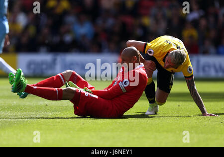 Watford gardien Heurelho Gomes est blessé au cours de la Premier League match à Vicarage Road, Watford. Banque D'Images