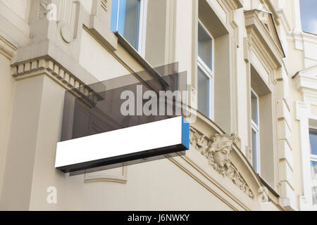 Des maquettes. Verre rectangulaire pancarte sur le mur Banque D'Images