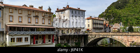 Rivière Ariège dans le village de Foix, France, Europe Banque D'Images