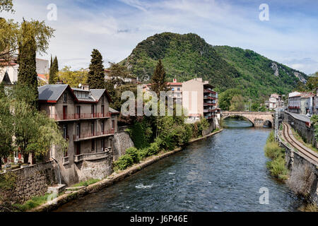 Rivière Ariège dans le village de Foix, France, Europe Banque D'Images