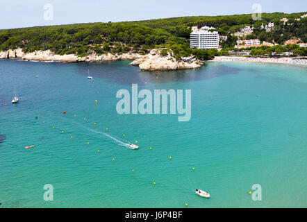 La plage de Cala Galdana Minorque île Baearic - vue sur la plage et sur la mer Banque D'Images