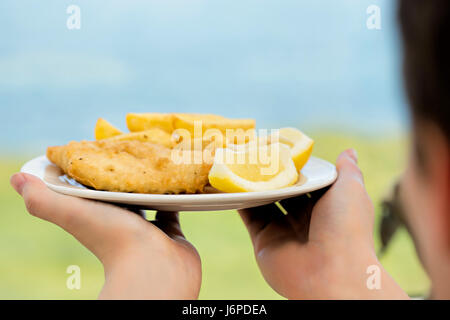 Poisson-frites avec du citron Banque D'Images