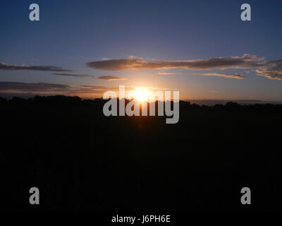 L'image fait référence au paysage rural de Pulong Palazan à Candaba, Pampanga, connu pour ses rizières. La route 12 reliant la ferme au marché relie les villages, facilitant le transport des produits agricoles dans la région. Banque D'Images