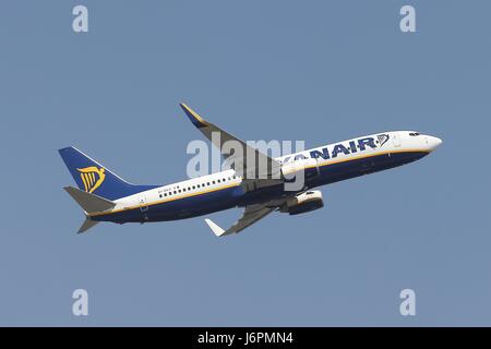 BUDAPEST, HONGRIE - 12 MAI : Avion de ligne de Ryanair à l'aéroport de Liszt Ferenc de Budapest, 12 mai 2014. Ryanair est le plus grand transporteur à bas prix en Banque D'Images