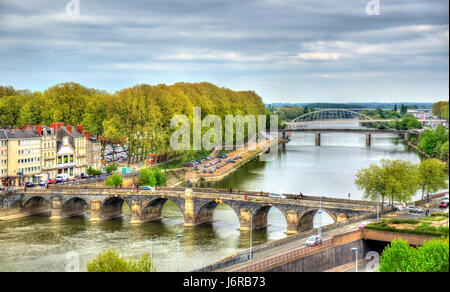 Pont de Verdun, un pont sur la Maine à Angers, France Banque D'Images