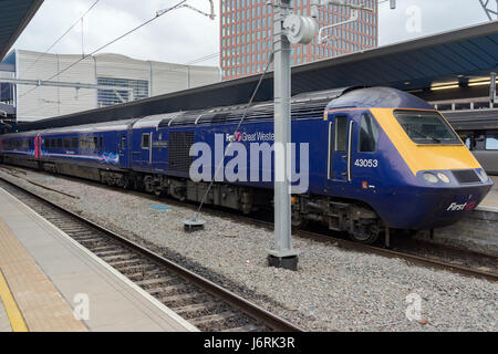 Classe 43 TVH dans First Great Western livery au poste de lecture, Banque D'Images