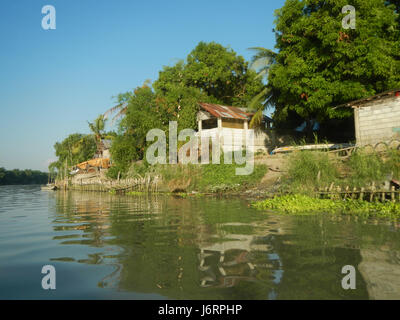 0587 Apalit Pulilan Plaridel Calumpit Bulacan 11 banques Rivière Pampanga Banque D'Images