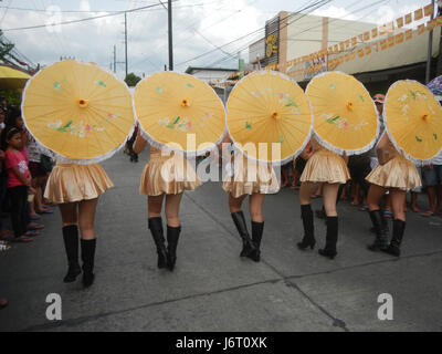 09665 Fiesta Paroisse San Isidro Labrador Bulacan Pulilan Carabao agenouillée 16 2017 Festival Banque D'Images