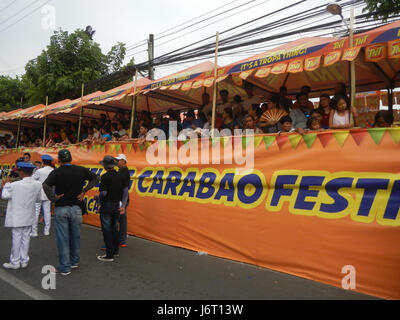 09774 San Isidro Labrador Fiesta Paroisse Bulacan Pulilan Carabao agenouillée 34 2017 Festival Banque D'Images