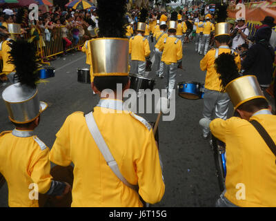 09826 Fiesta Paroisse San Isidro Labrador Bulacan Pulilan Carabao agenouillée 201724 Festival Banque D'Images