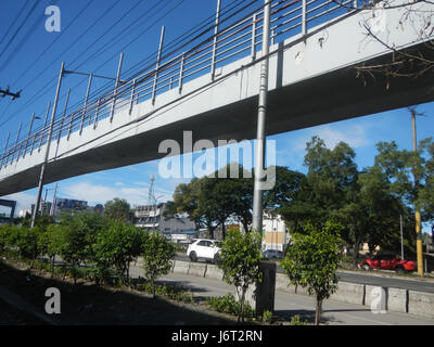 Passerelle de l'autoroute 09815 Marcos Pasig Santolan TLR 14 Banque D'Images