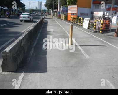 09595 bandes cyclables Santolan LRT Station Marcos Highway 04 Banque D'Images