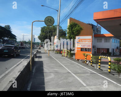 09595 bandes cyclables Santolan LRT Station Marcos Highway 08 Banque D'Images