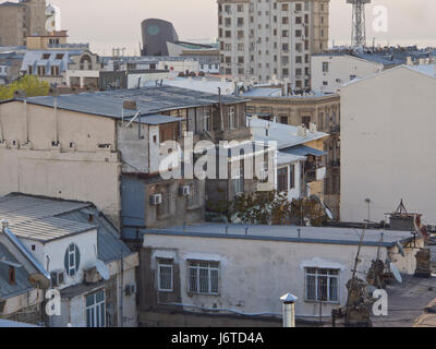 Vue panoramique sur les toits de la ville de Bakou, capitale de l'Azerbaïdjan Banque D'Images