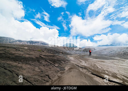 Prendre l'homme paysage photo ciel sur le Mont Bromo, Parc National de Bromo Tengger Semeru, selective focus Banque D'Images