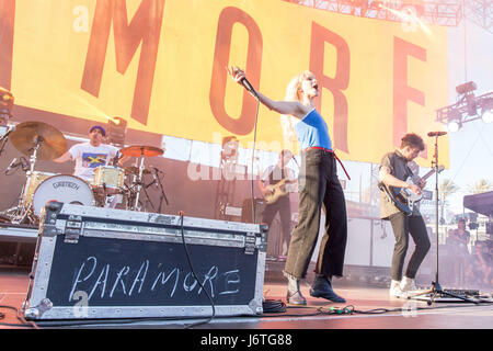 Carson, Californie, USA. 20 mai, 2017. ZAC FARRO, Hayley Williams et TAYLOR YORK de Paramore lors de la Fiesta y KROQ Weenie Roast à StubHub Center de Carson, en Californie Crédit : Daniel DeSlover/ZUMA/Alamy Fil Live News Banque D'Images