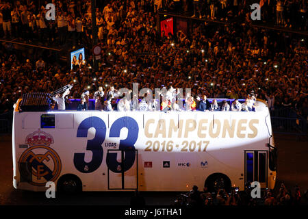 Madrid, Espagne. 21 mai, 2017. Célébration de la victoire du Real Madrid sa 33e de la liga championnat en place de Cibeles. Sur la photo nous voyons Sergio Ramos Garcia (4) joueur du Real Madrid. La Liga entre le Real Madrid vs Malaga CF au Santiago Bernabeu à Madrid, Espagne, le 21 mai 2017 . Gtres más información : crédit en ligne Comuniación,S.L./Alamy Live News Banque D'Images