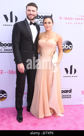 Las Vegas, NV, USA. 21 mai, 2017. 21 mai 2017 - Las Vegas, Nevada - Sam Hunt, Hannah Hunt. 2017 Billboard Music Awards Les arrivées à T-Mobile Arena. Crédit photo : MJT/AdMedia : Crédit Mjt/AdMedia/ZUMA/Alamy Fil Live News Banque D'Images