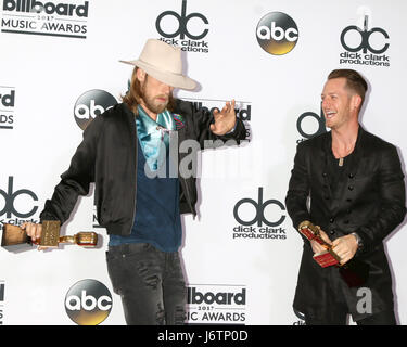 Las Vegas, NV, USA. 21 mai, 2017. LAS VEGAS - le 21 mai : Floride Géorgie Ligne, Brian Kelley, Tyler Hubbard en 2017 Billboard Awards Press Room à la T-Mobile Arena le 21 mai 2017 à Las Vegas, NV Crédit : Kay Blake/ZUMA/Alamy Fil Live News Banque D'Images