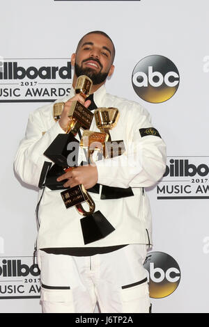 Las Vegas, NV, USA. 21 mai, 2017. LAS VEGAS - 21 MAI : Drake au Billboard Awards 2017 Salle de presse à la T-Mobile Arena le 21 mai 2017 à Las Vegas, NV Crédit : Kay Blake/ZUMA/Alamy Fil Live News Banque D'Images