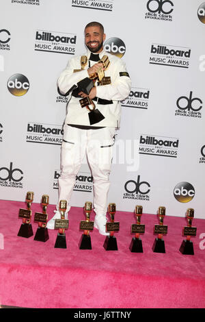 Las Vegas, NV, USA. 21 mai, 2017. Drake dans la salle de presse au Billboard Music Awards 2017 à la T-Mobile Arena de Las Vegas, Nevada le 21 mai 2017. Crédit : David Edwards/media/Alamy Punch Live News Banque D'Images