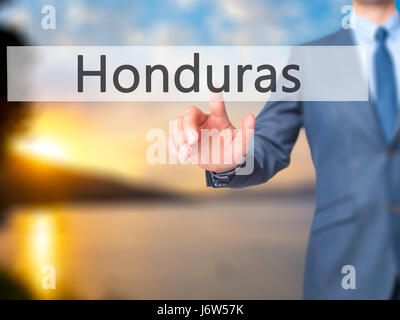 Honduras - Businessman hand appui bouton sur l'interface de l'écran tactile. Le commerce, la technologie, internet concept. Stock Photo Banque D'Images