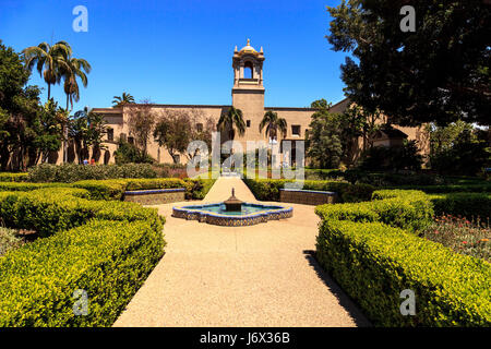 San Diego, CA, USA - 20 mai 2017 : beau jardin à l'Alcazar Balboa Park à San Diego. Usage éditorial. Banque D'Images