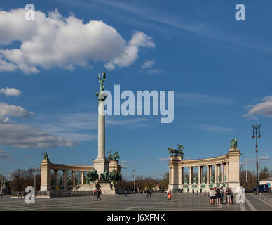 Monument du millénaire à la Place des Héros à Budapest, Hongrie. Banque D'Images