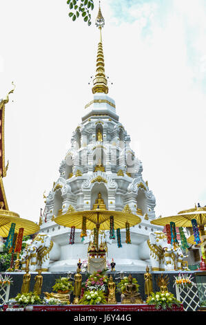 Chiang Rai, Thaïlande - 15 Avril 2017 : Songkran est le Nouvel An Thaï's festival. Images de Bouddha. Banque D'Images