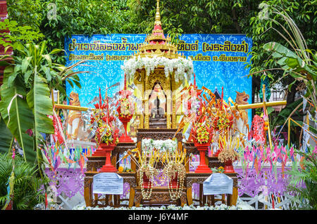 Chiang Rai, Thaïlande - 15 Avril 2017 : Songkran est le Nouvel An Thaï's festival. Images de Bouddha. Banque D'Images