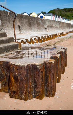 Défense de la mer et de bord de bâtiments à Broadsands entre Paignton et Brigham, Broadsands est sur la Riviera anglaise, South Devon's belle Torbay.. Banque D'Images